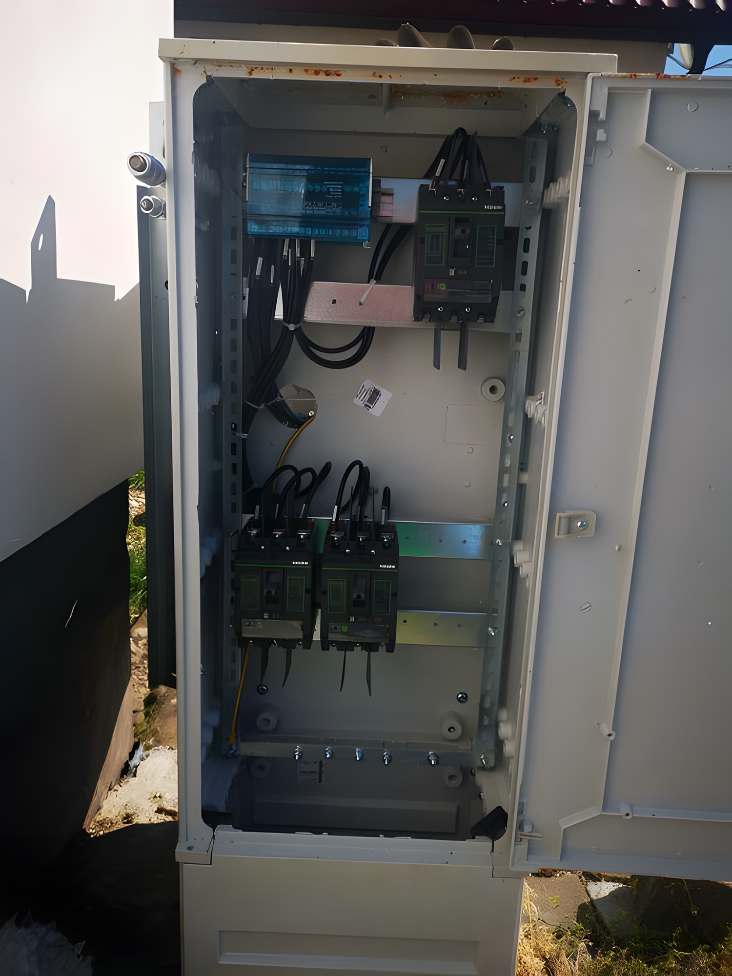 Cutii pentru transformatoare sau echipamente electrice de mare putere