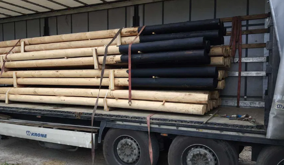 Transportarea stâlpilor de lemn